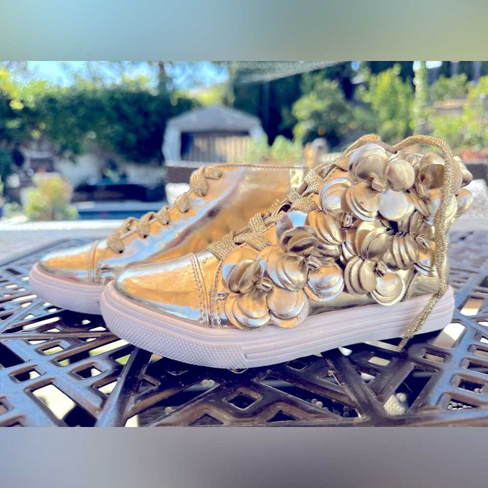 Girls COCO Gold Flower 4D Sneakers Size 12 NWT with Gold shimmer laces